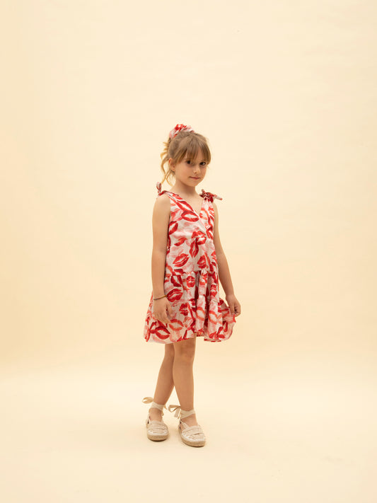 TIERED DRESS KISSES